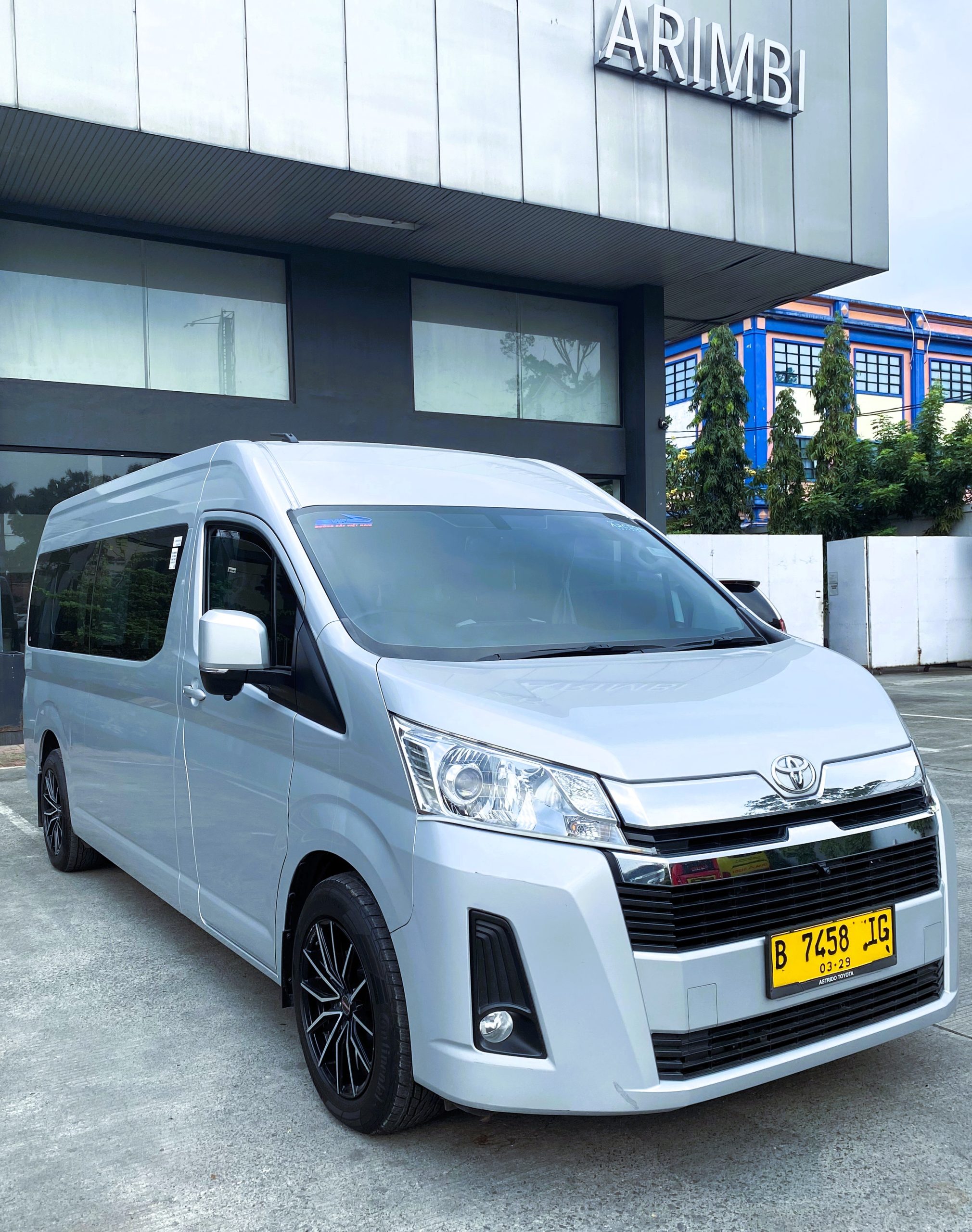 Hiace Premio Luxury 10 penumpang